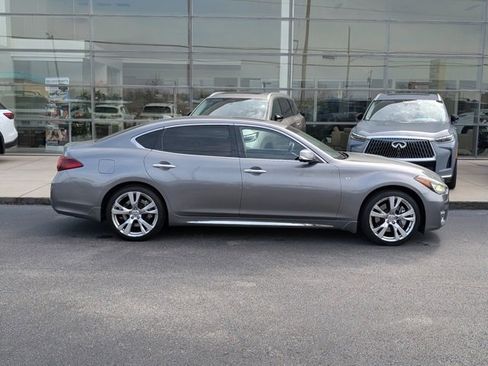 Used 2017 INFINITI Q70 L 3.7 image 8