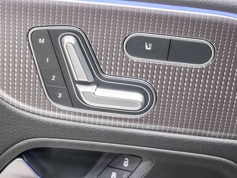 Certified 2023 Mercedes-Benz GLB 250 image 28