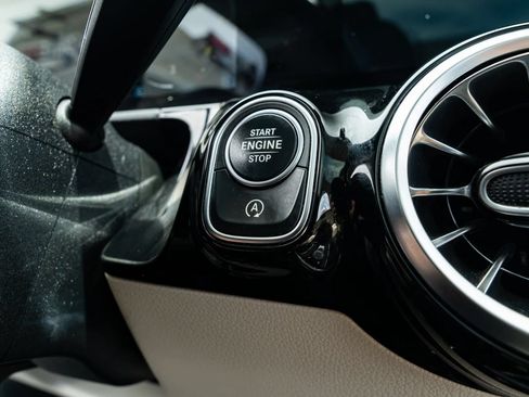 Used 2022 Mercedes-Benz GLA 250 4MATIC w/ Premium Package Lite image 43