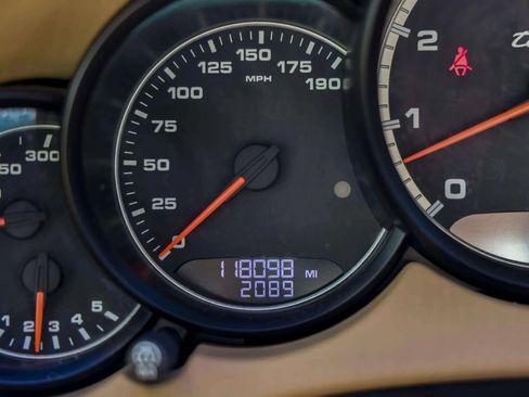 Used 2016 Porsche Cayenne Turbo image 30