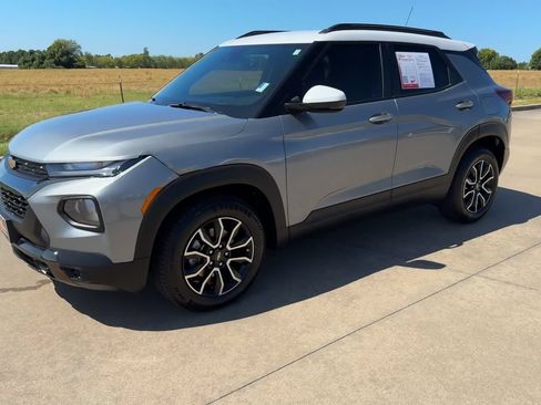 Used 2023 Chevrolet TrailBlazer ACTIV w/ Convenience Package FWD image 3