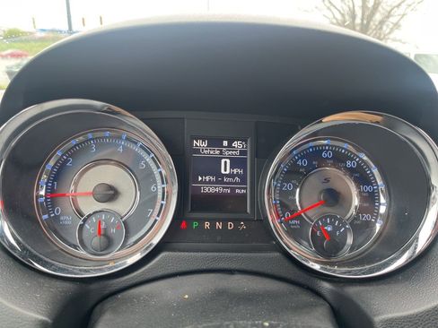 Used 2015 Chrysler Town & Country S w/ Driver Convenience Group image 7