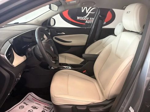 Used 2024 Buick Encore GX Sport Touring w/ Advanced Technology Package FWD image 11