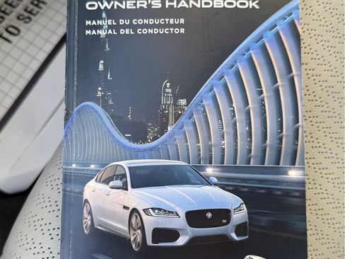 Used 2016 Jaguar XF Prestige AWD/4WD image 13