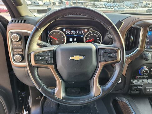 Used 2022 Chevrolet Silverado 2500 High Country w/ Technology Package image 18