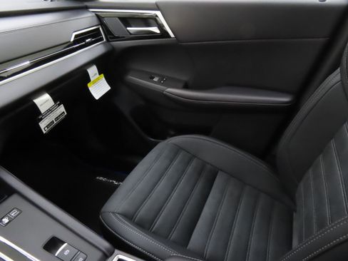 New 2025 Mitsubishi Outlander SE image 18