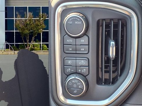 Used 2022 Chevrolet Silverado 1500 LTZ w/ LTZ Convenience Package II AWD/4WD image 19