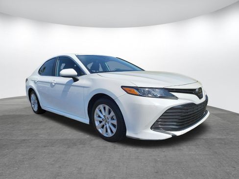Used 2020 Toyota Camry LE image 16