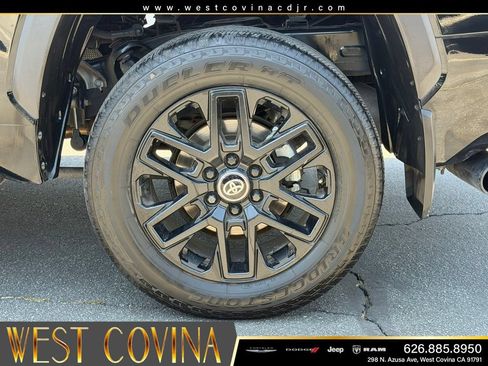 Used 2025 Toyota Tundra Limited AWD/4WD image 17