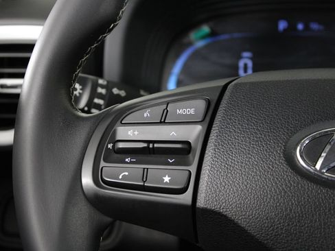 Certified 2024 Hyundai Venue Limited FWD image 27