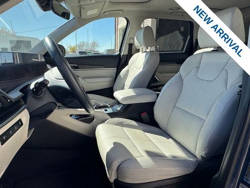 Used 2025 Kia Telluride SX w/ SX Captain's Chair Package image 15