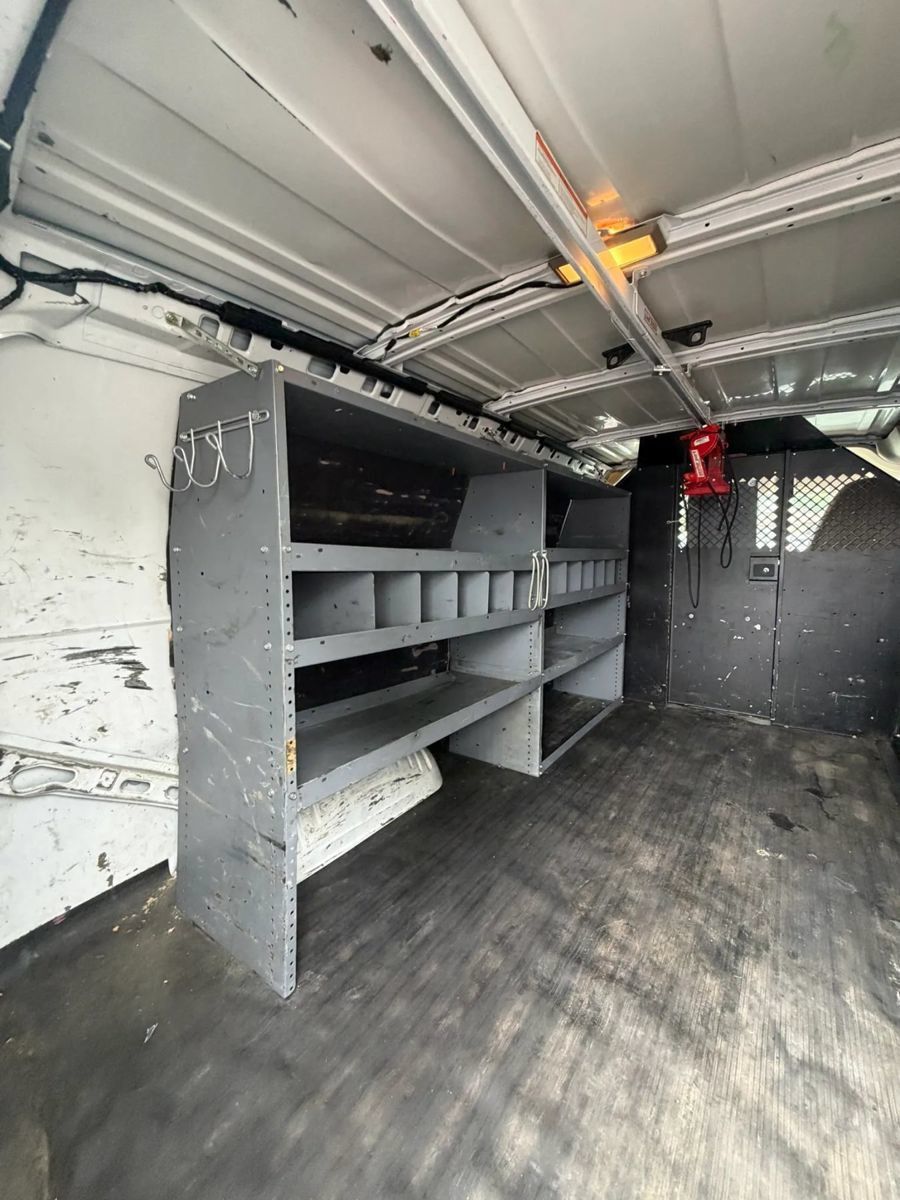 Used 2014 Chevrolet Express 2500 RWD image 9