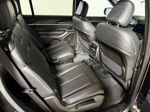 Certified 2025 Jeep Grand Cherokee L Limited w/ Black Appearance Package image 15