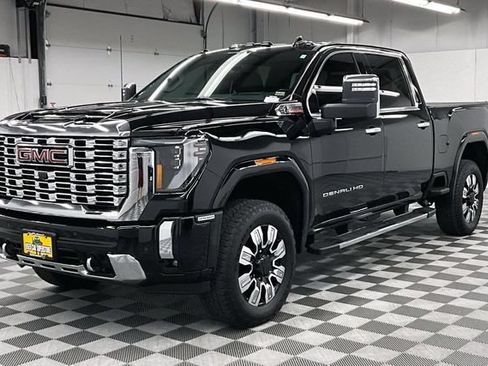 Used 2024 GMC Sierra 2500 Denali w/ Technology Package AWD/4WD image 12