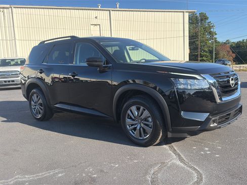 Used 2025 Nissan Pathfinder SV AWD/4WD image 2