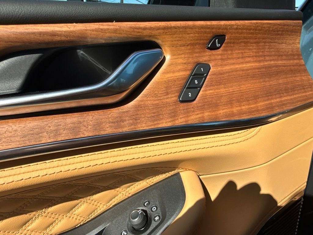 New 2027 Jeep Grand Cherokee Summit AWD/4WD image 20