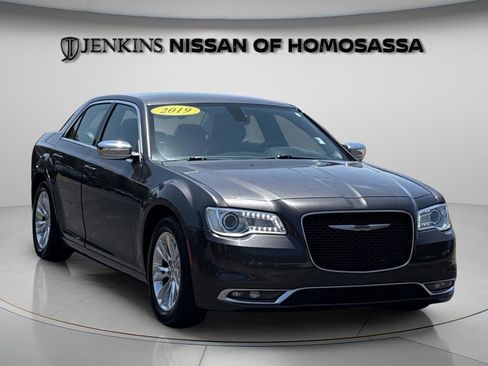 Used 2019 Chrysler 300 Touring L w/ Quick Order Package 22F RWD image 15