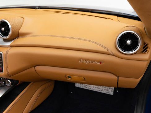 Used 2015 Ferrari California T image 32