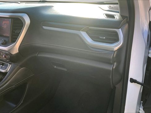 Used 2023 GMC Acadia SLT image 25