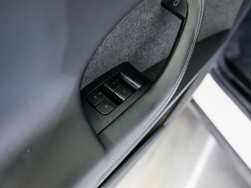 Used 2022 Tesla Model X image 23