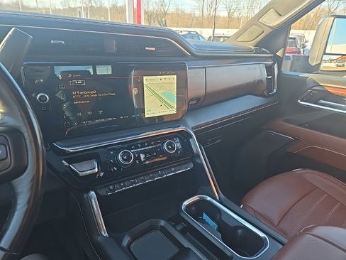 Used 2024 GMC Sierra 3500 Denali Ultimate image 24