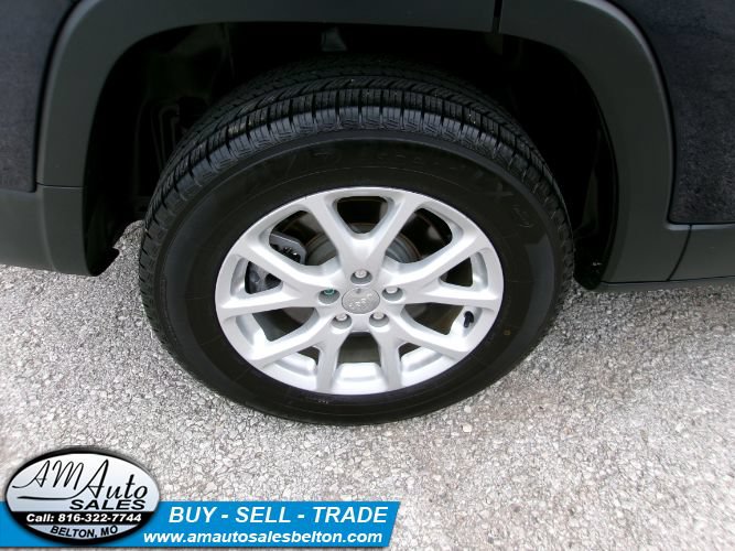 Used 2014 Jeep Cherokee Latitude AWD/4WD image 19