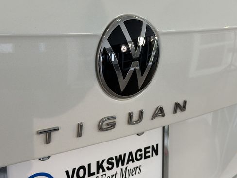 Used 2024 Volkswagen Tiguan SE R-Line FWD image 35