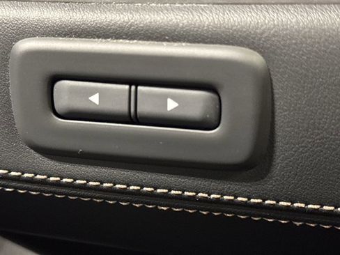 New 2025 Nissan Ariya AWD image 35