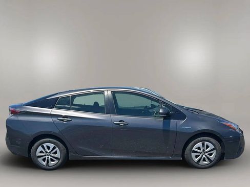Used 2017 Toyota Prius Two w/ Prius Two Safety Plus Package FWD image 8