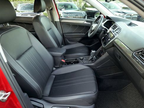 Used 2022 Volkswagen Tiguan SE AWD/4WD image 35