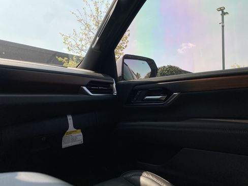 Used 2025 GMC Yukon XL Denali w/ Sun & Power Step Package image 20