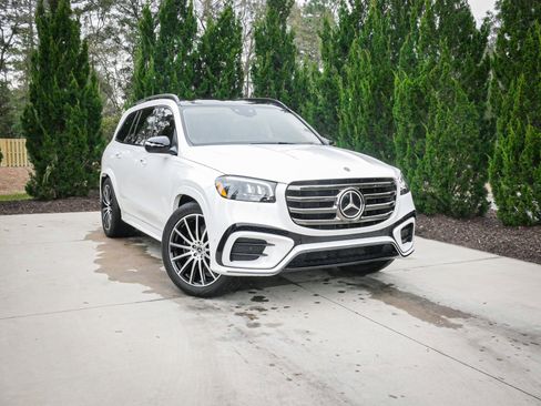 Used 2025 Mercedes-Benz GLS 450 4MATIC image 2