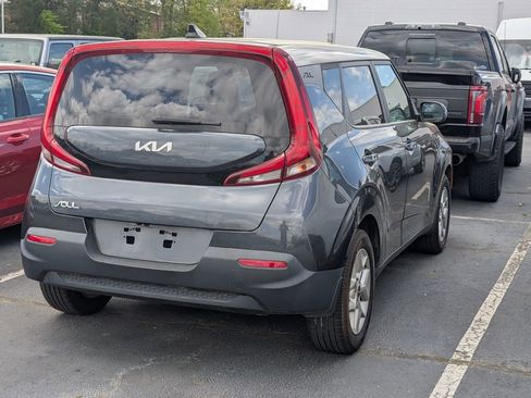 Used 2022 Kia Soul LX w/ Technology Package FWD image 3