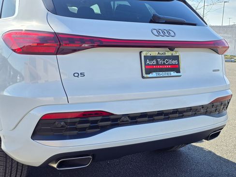 Certified 2025 Audi Q5 Premium w/ Convenience Package image 39