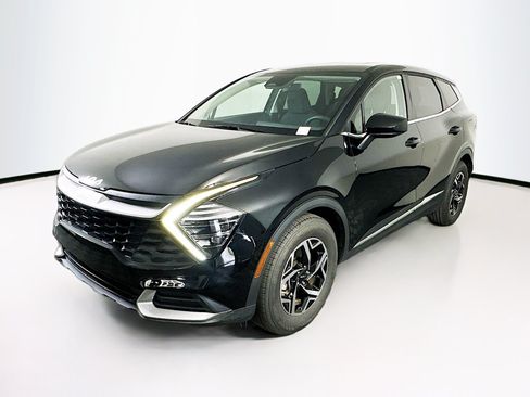Used 2025 Kia Sportage LX FWD image 3