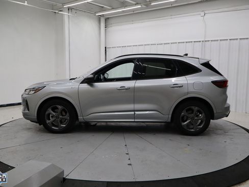 Used 2024 Ford Escape ST-Line w/ Cold Weather Package image 9