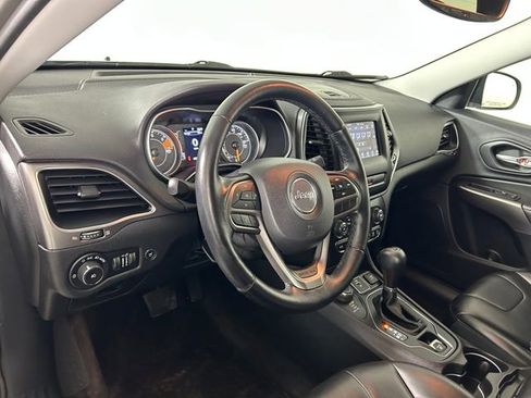 Used 2019 Jeep Cherokee Latitude Plus w/ Comfort/Convenience Group image 14