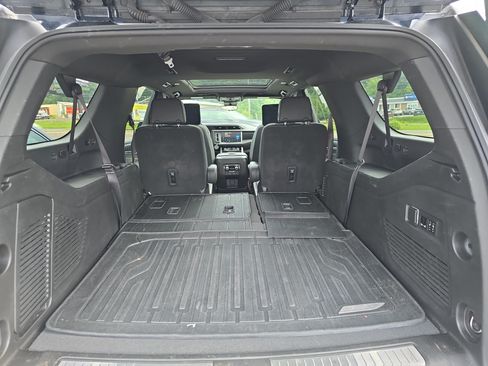 Used 2023 GMC Yukon XL Denali w/ Denali Reserve Package AWD/4WD image 5