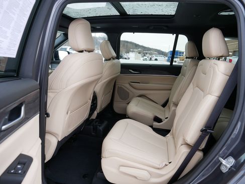 Certified 2024 Jeep Grand Cherokee L Limited w/ Luxury Tech Group II image 34