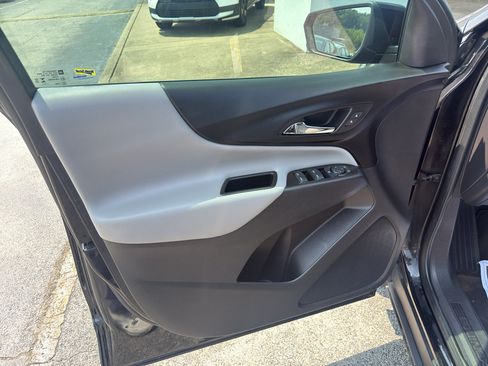 Used 2024 Chevrolet Equinox LS w/ LS Convenience Package FWD image 9