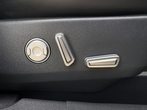 Used 2024 Lincoln Nautilus Premier w/ Equipment Group 102A image 27