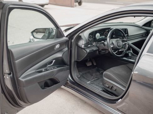 Used 2021 Hyundai Elantra SEL w/ Convenience + Premium Package FWD image 5