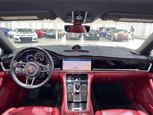 Used 2017 Porsche Panamera image 9