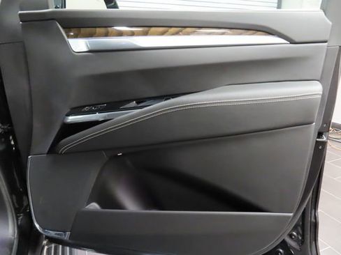 Certified 2025 Cadillac Escalade Sport Platinum w/ LPO, Floor Liner Package image 14