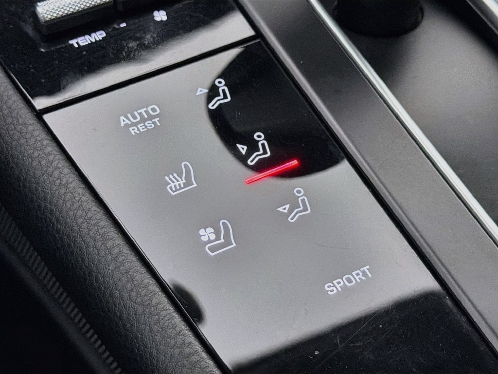Certified 2023 Porsche Macan AWD/4WD image 23