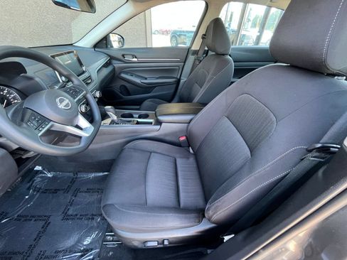 Used 2025 Nissan Altima 2.5 SV FWD image 28