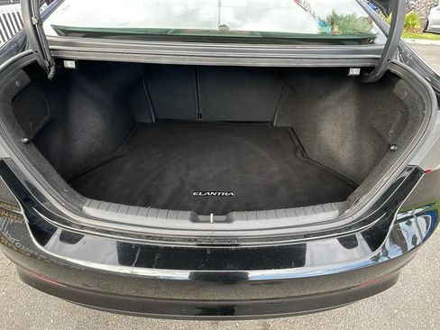 Used 2017 Hyundai Elantra SE FWD image 36