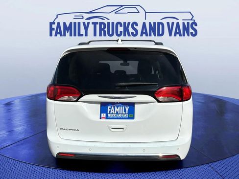 Used 2020 Chrysler Pacifica Touring-L image 4