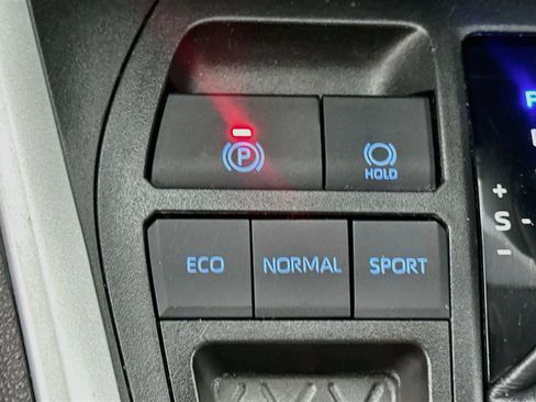 Used 2020 Toyota RAV4 XLE FWD image 25