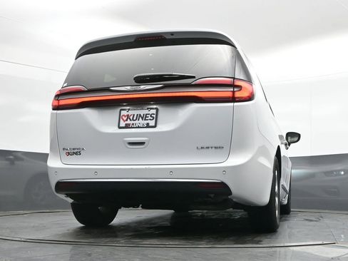 Used 2023 Chrysler Pacifica Limited image 42